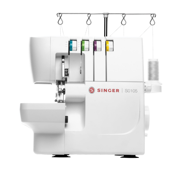 Encuentra la máquina de coser OVERLOCK SINGER S0105 con prénsatelas básico, sobrehíla y el mejor precio solo en Gran Hogar.