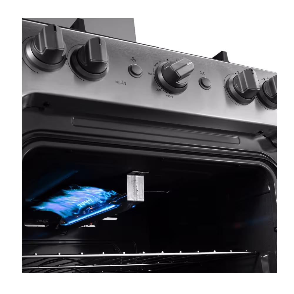 Cocina a gas Indurama Milan Zafiro quemador del horno encendido primer plano granhogar
