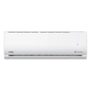 Aire acondicionado Mabe MMI24CDBWCCE8 con display digital LED encendido vista frontal disponible en granhogar