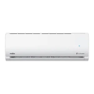 Aire acondicionado Mabe MMI24CDBWCCE8 con display digital LED encendido vista frontal disponible en granhogar
