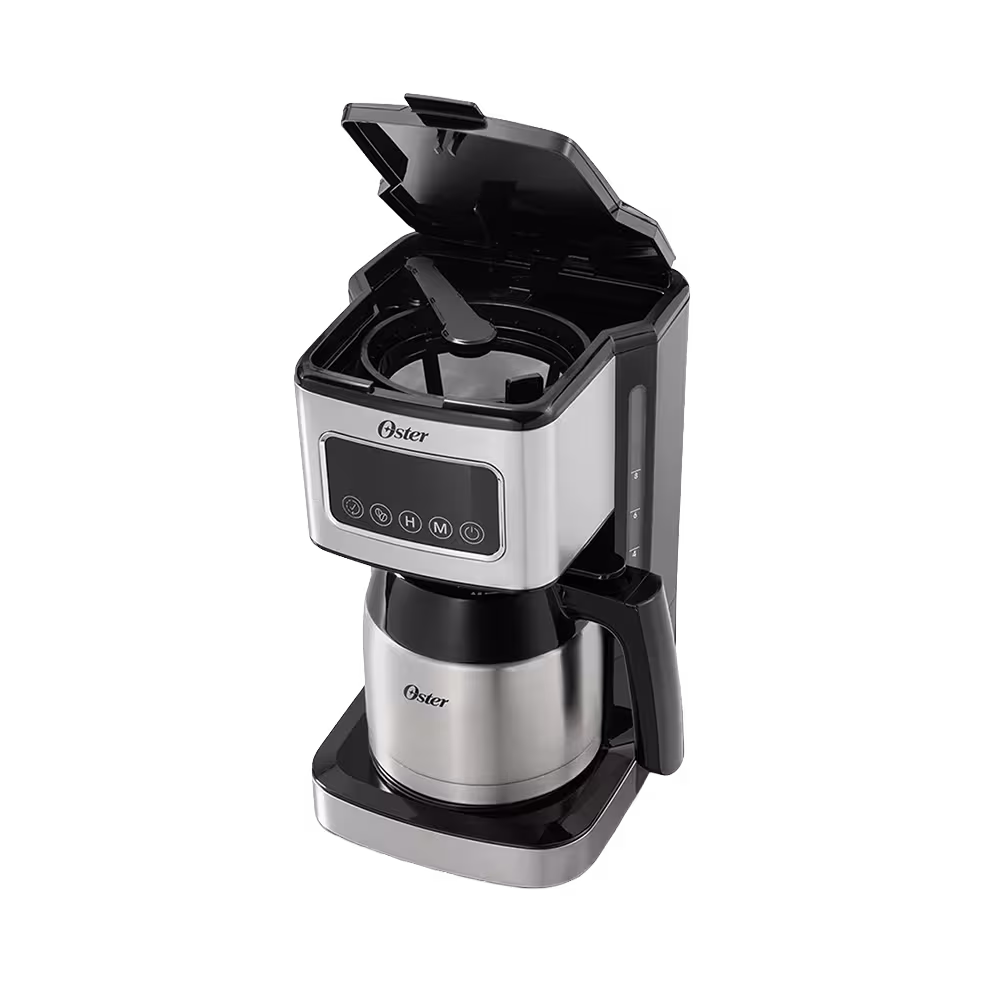 Cafetera Oster BVSTDC4404-013 deposito de agua y filtro abierto vista diagonal. Consíguela en granhogar