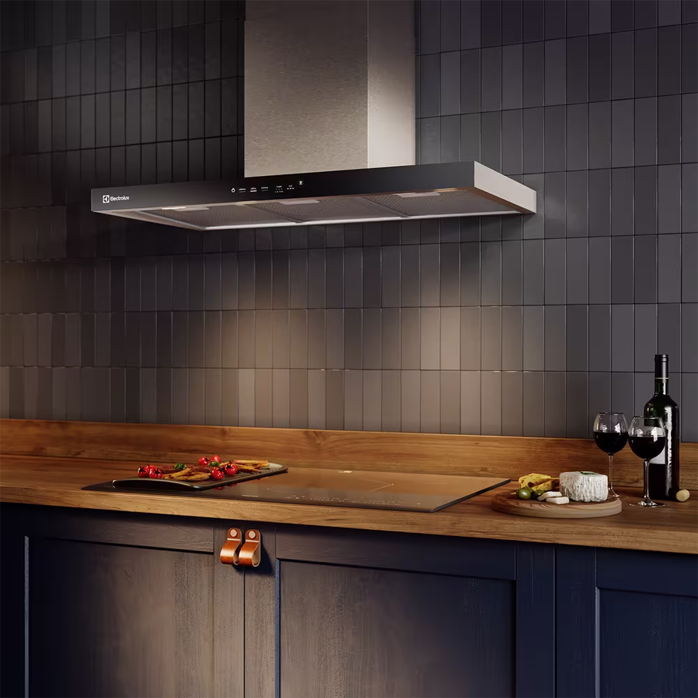 Campana extractora Electrolux CE9TF 90cm diseño en acero inoxidable vista angular. Búscala en granhogar