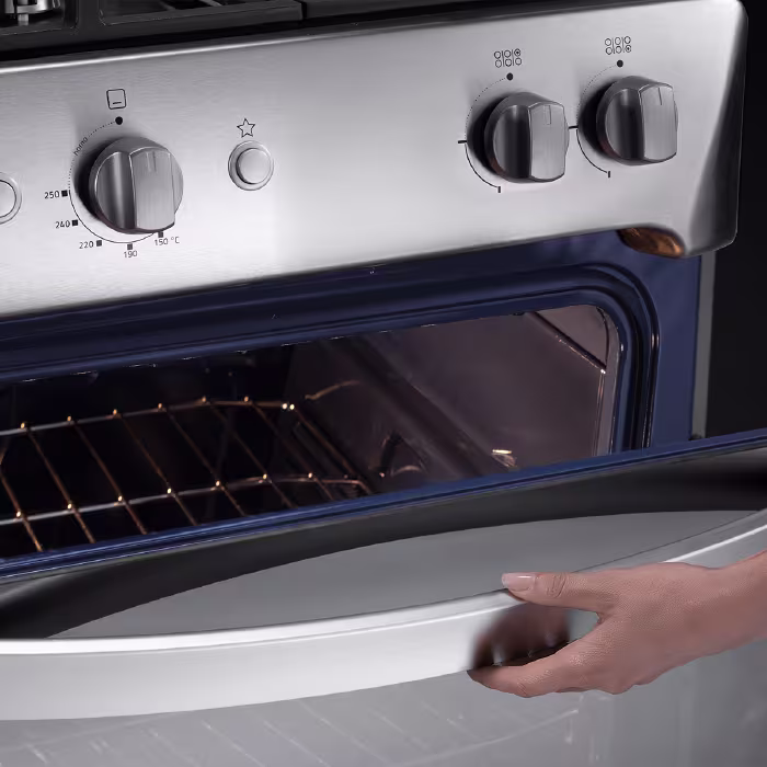Prepara tus mejores recetas con la Turín Zafiro 30'' de Indurama. Elegancia, potencia y precisión para una experiencia única en la cocina.