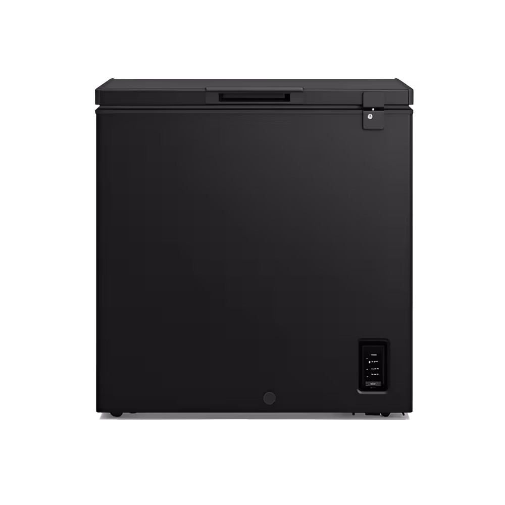 Congelador Electrolux EFH20S3Q5AB puerta cerrada color negro vista frontal. Disponible en granhogar