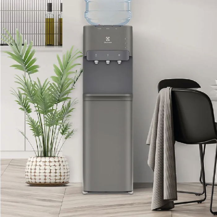 Disfruta de agua fresca al instante con el Dispensador de Agua ES11SR de Electrolux, eficiencia y diseño moderno para tu hogar.