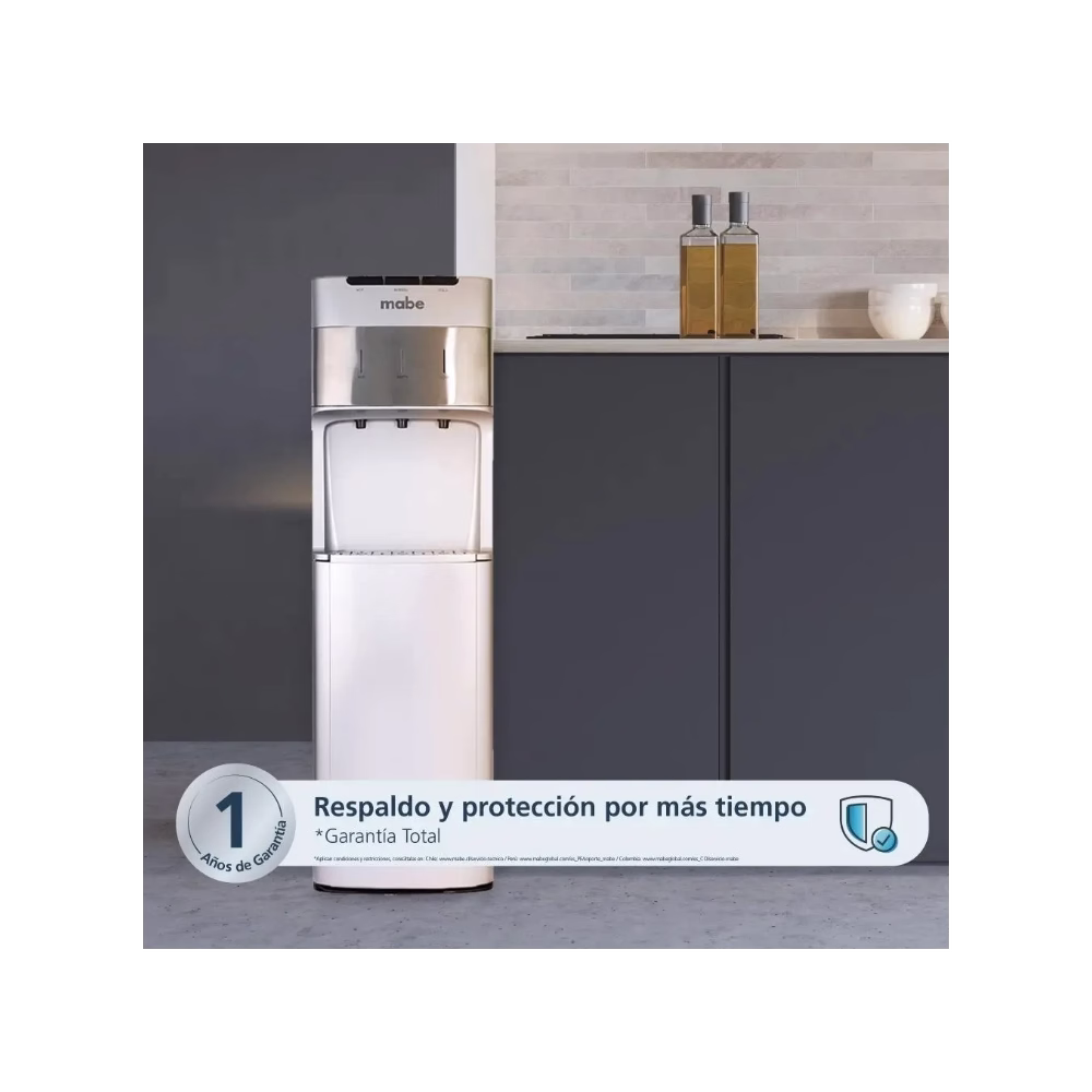 Dispensador de agua EMBL3TGS botellón abajo Mabe gris en ambiente de cocina moderna cómpralo en granhogar
