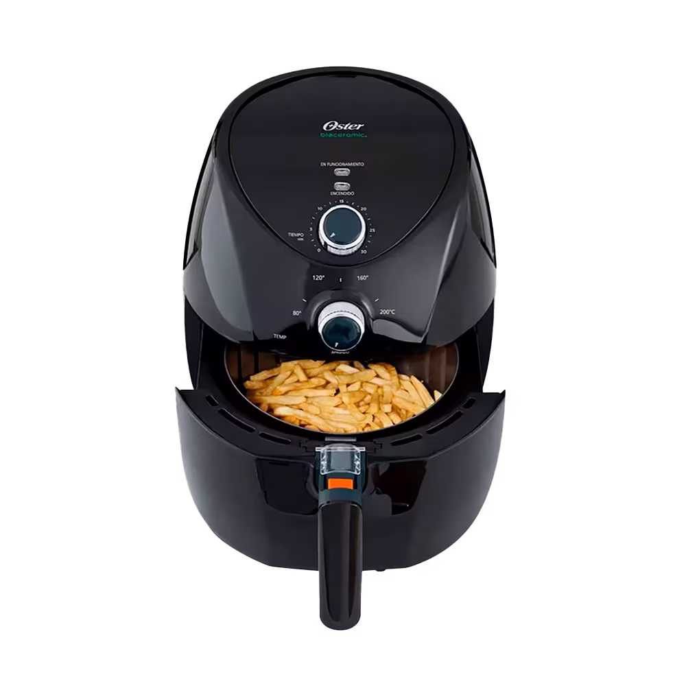 Freidora de aire Oster CKSTAF7601-013 cesta abierta con papas fritas vista frontal. Cómprala en granhogar