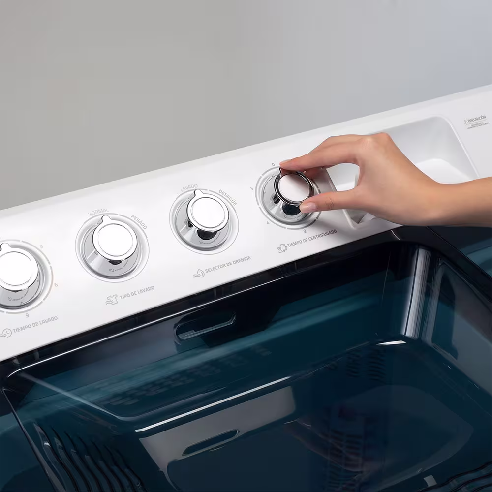 Lavadora doble tina Indurama LRI-11BLSAP panel de control manual vista en detalle. Disponible en granhogar