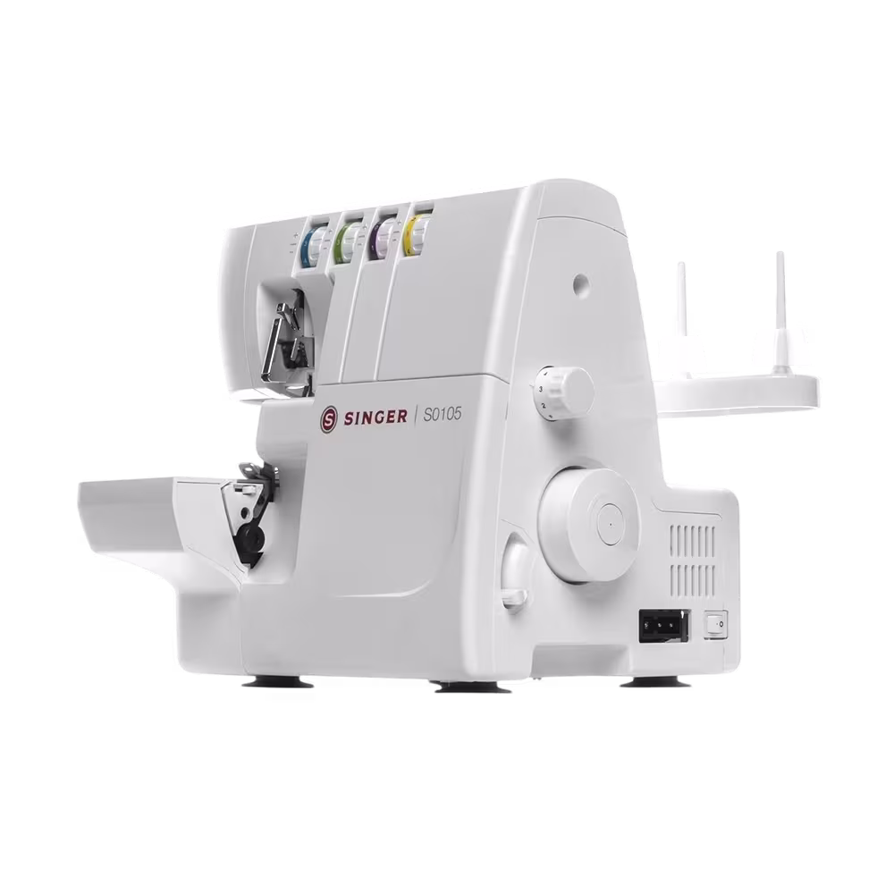 Máquina de coser Singer S0105 overlock 1300 puntadas vista diagonal. Cómprala en granhogar