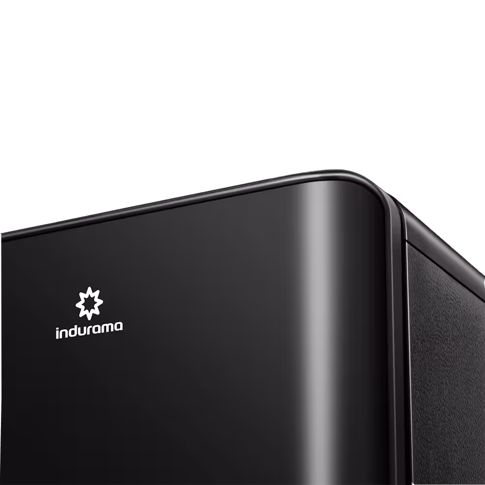 La Mini Nevera Bar Indurama RI-120 Negro 95L, combina estilo y funcionalidad para mantener tus bebidas frescas. ¡Un toque elegante para tu espacio!