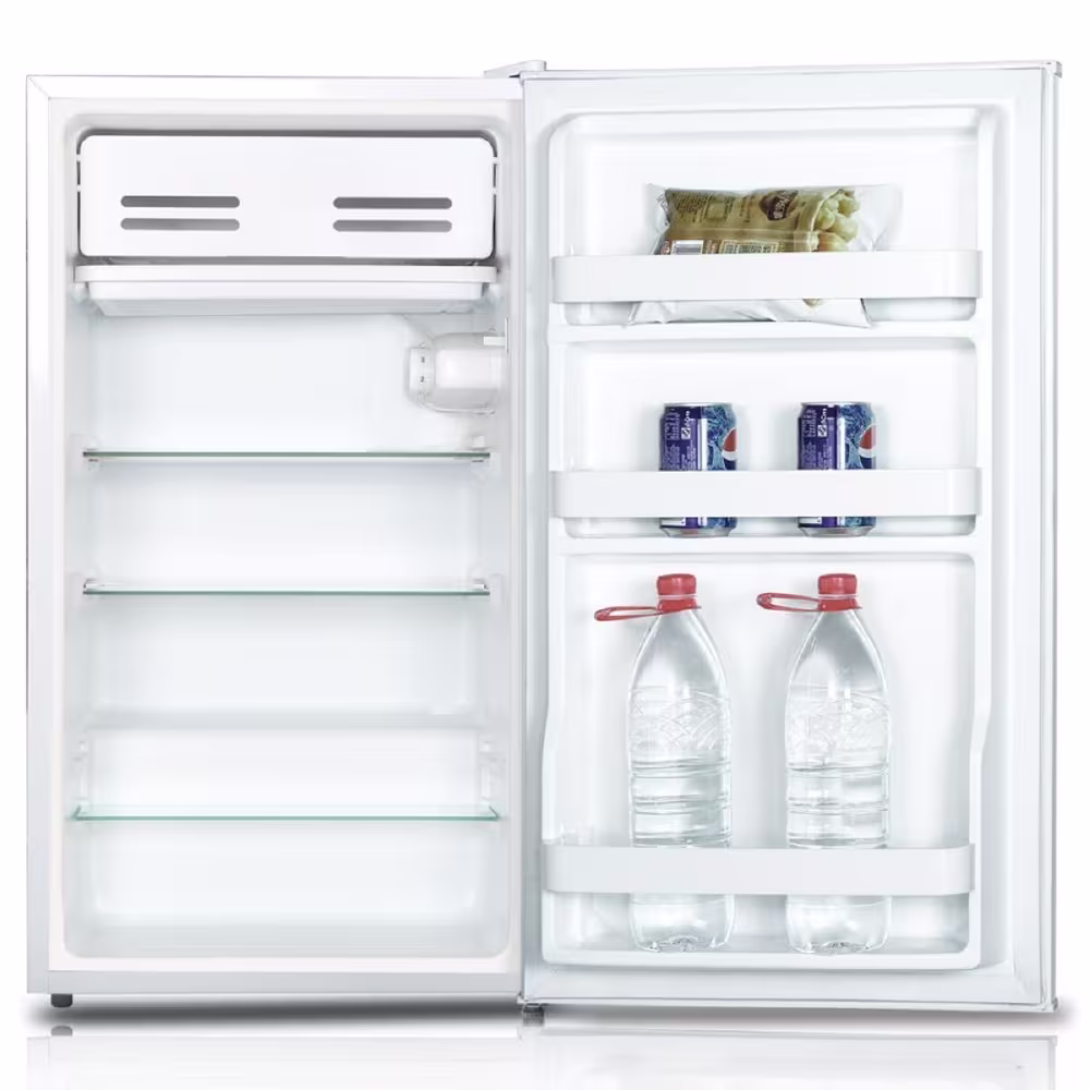 ¡Frescura y estilo! La Mini Nevera Bar RMF04ERB0 Blanco 93L de Mabe, compacta y moderna, ideal para mantener tus bebidas siempre frías.