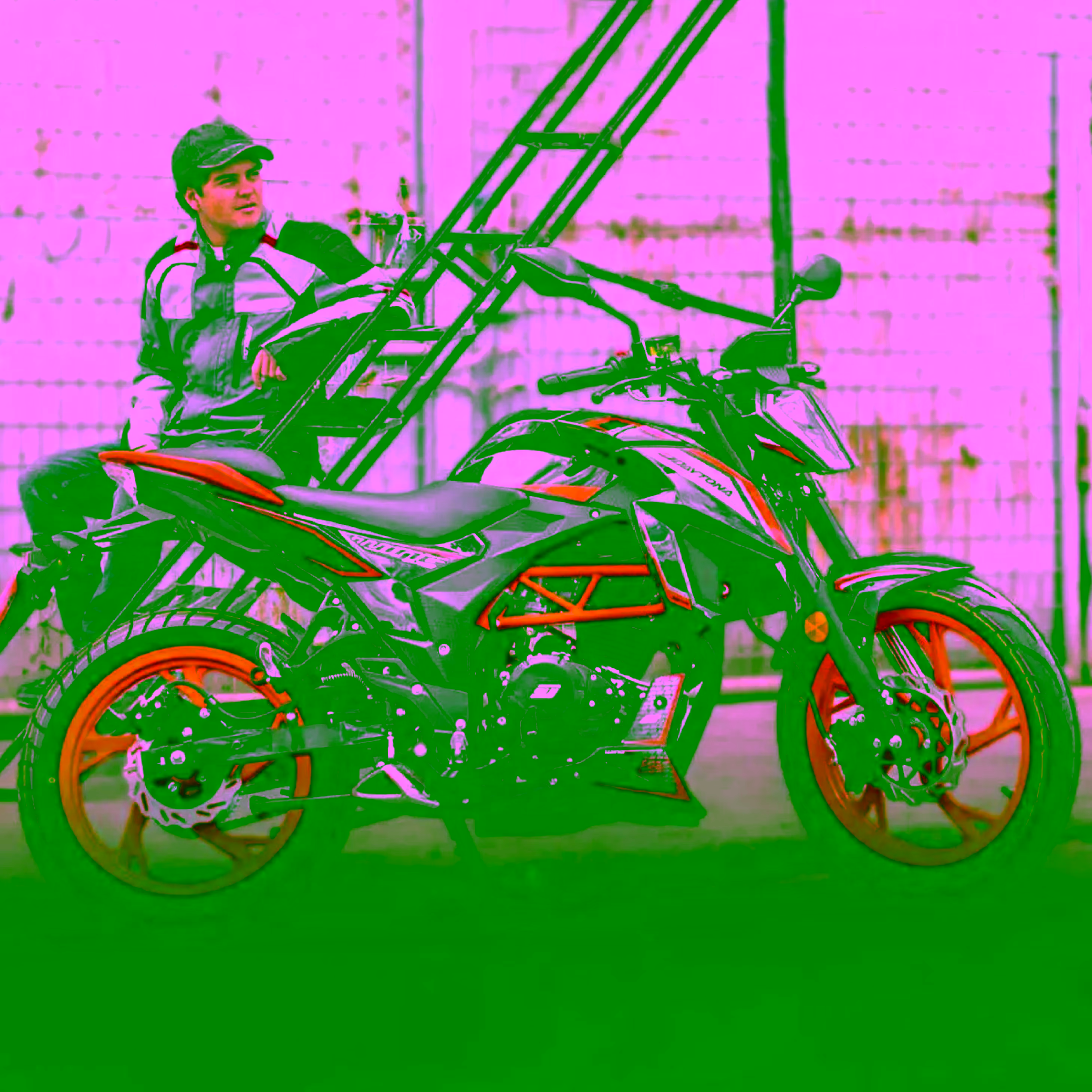 Motocicleta Daytona DY200 WING Evo II de 200 cc con chasis tubular naranja consigue en granhogar
