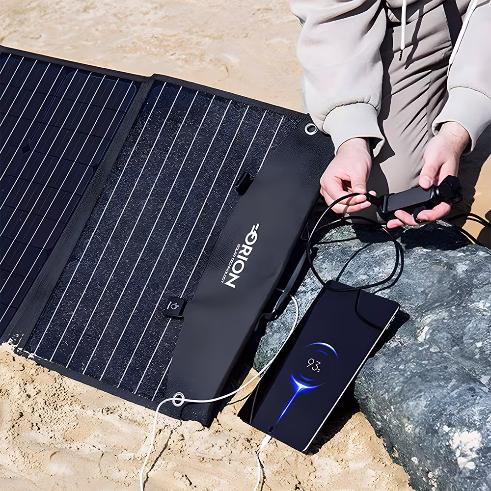 Panel solar Orion P8750 recargando teléfono móvil al aire libre vista superior. Encuéntralo en granhogar
