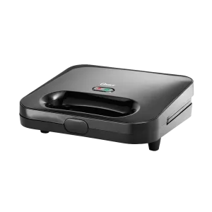 Sanduchera Oster CKSTSM2885 750W negra vista diagonal. Encuéntrala en granhogar online