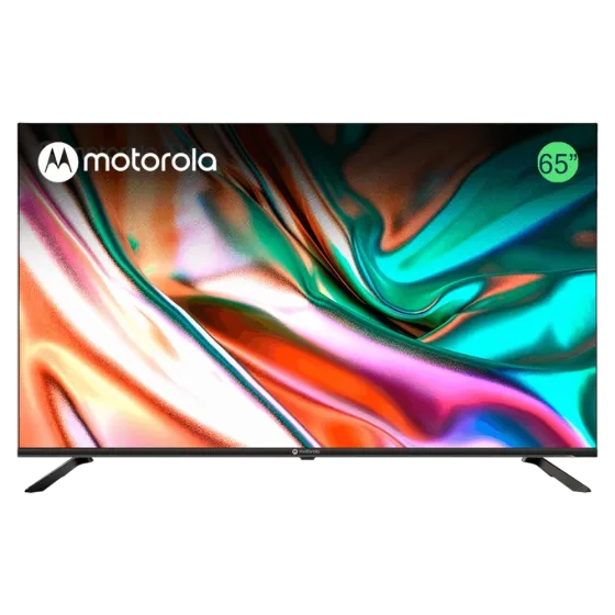 Televisor Motorola 65MNUHD frontal completo con etiqueta roja, descúbrelo en granhogar.