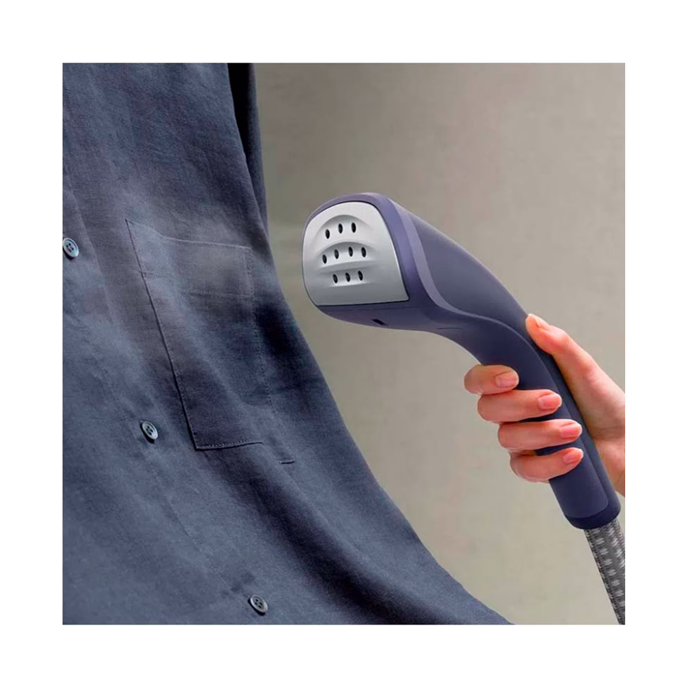 Vaporizador de ropa EGS20 1650W Electrolux aplicando vapor a una prenda descúbrelo en granhogar