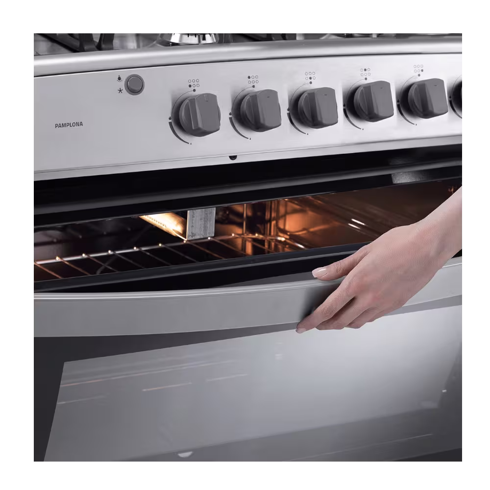 Vive la experiencia de cocinar con la elegancia y eficiencia de la Cocina a Gas Pamplona Quarzo de Indurama. Potencia, diseño y sabor en cada plato.