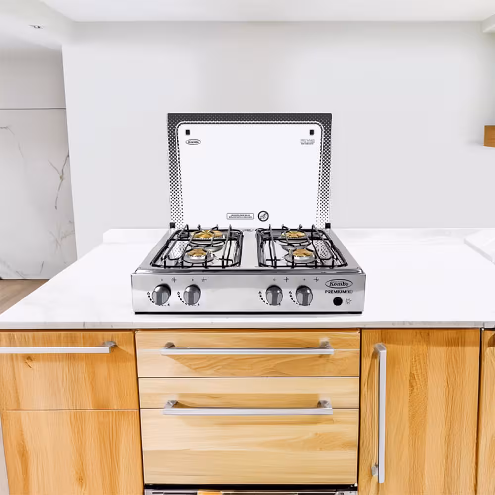 Cocineta Premium 4Q de Kombo con diseño compacto funcionalidad y potencia para cocinar con comodidad y estilo en cualquier espacio.