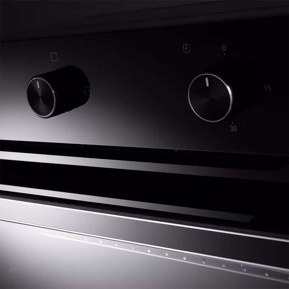 Horno Empotrable HEI-75GN Indurama une elegancia y potencia, ideal para cocinar con precisión y disfrutar de resultados dorados y perfectos cada día.