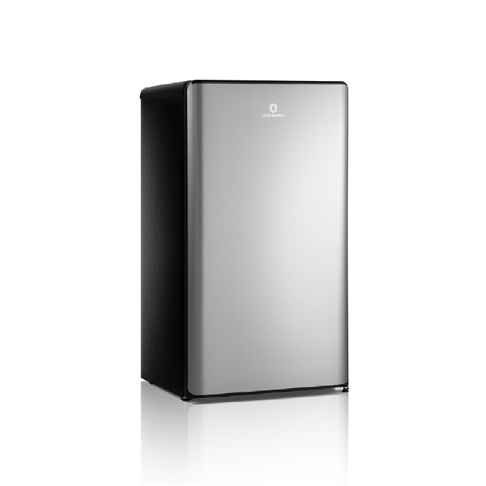 La Mini Nevera Bar Indurama RI-120 Negro 95L, combina estilo y funcionalidad para mantener tus bebidas frescas. ¡Un toque elegante para tu espacio!