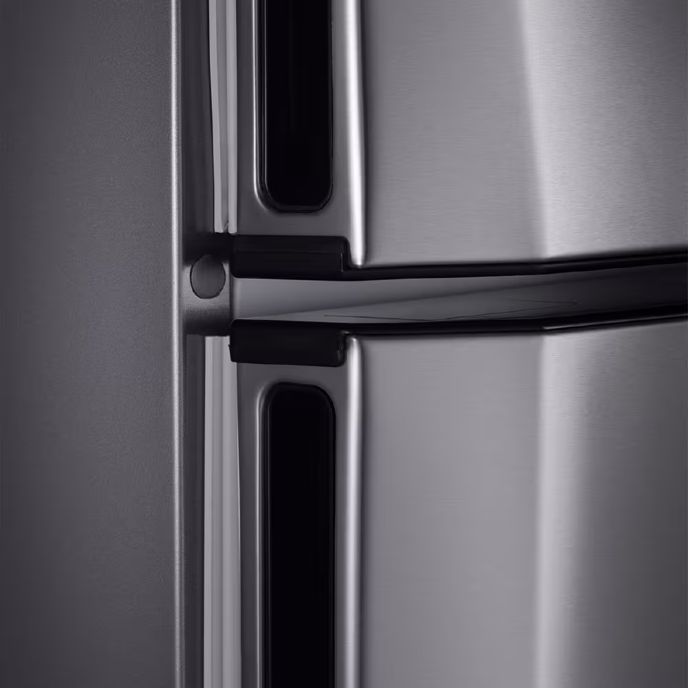 Refrigeradora con amplia capacidad de 290 litros con manija lateral. Cuenta con dispensador de agua, iluminación LED y Eficiencia energética A.





