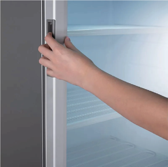 La Vitrina Frigorífica CVI-520 AVANT de Indurama ofrece 520L de capacidad, eficiencia energética y diseño ideal para exhibir productos frescos.